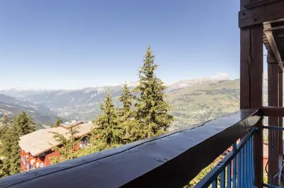 Vue générale sur la montagne ou vue sur la montagne depuis l'appartement