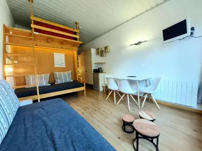 Télévision ou salle de divertissement dans l'établissement Résidence Bellecote - Studio 5 personnes pied des pistes MAE-5674