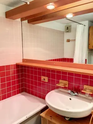 Salle de bains dans l'établissement Résidence Aiguille Grive 3 - Duplex 4/5 personnes au calme MAE-5724