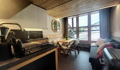 Cuisine ou kitchenette dans l'établissement Résidence Mirantins 2 - Duplex 6 personnes proche Transarc MAE-5794