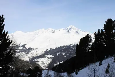 Vue générale sur la montagne ou vue sur la montagne depuis l'appartement