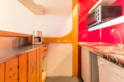 Cuisine ou kitchenette dans l'établissement Résidence Varet 3 - Studio 5 personnes MAE-5834