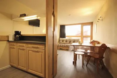 Cuisine ou kitchenette dans l'établissement Résidence Tournavelles 2 - Deux pièces 5 personnes front de neige MAE-5864