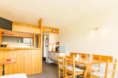 Cuisine ou kitchenette dans l'établissement Résidence Lauzieres - Studio 5 personnes pied des pistes MAE-5924