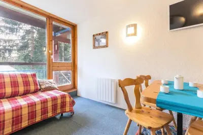 Télévision ou salle de divertissement dans l'établissement Résidence Belles Challes - Studio 4 personnes pied des pistes MAE-5954