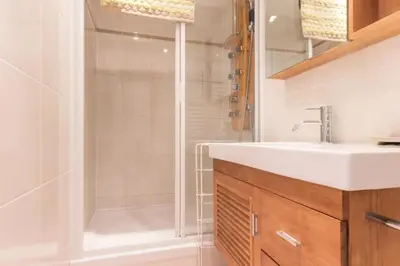 Salle de bains dans l'établissement Résidence Belles Challes - Deux pièces 4 personnes pied des pistes MAE-6014