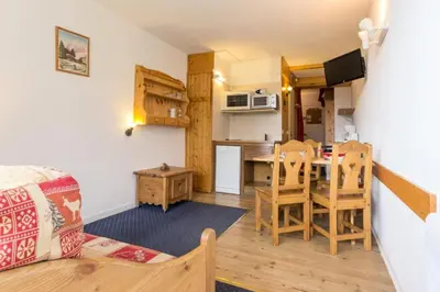 Cuisine ou kitchenette dans l'établissement Résidence Grand Arbois - Studio 4 personnes centre station MAE-6034