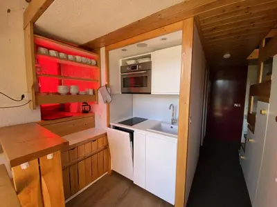 Cuisine ou kitchenette dans l'établissement Résidence Mirantins 3 - Studio mezzanine 4 personnes proche Transarc MAE-6084