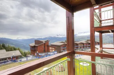 Vue générale sur la montagne ou vue sur la montagne depuis l'appartement