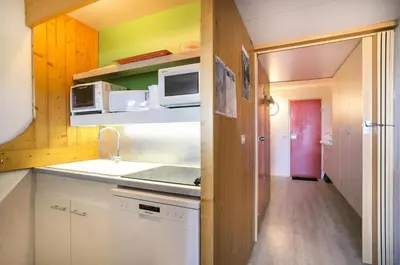 Cuisine ou kitchenette dans l'établissement Résidence Lauzieres - Studio 5 personnes pied des pistes MAE-6364