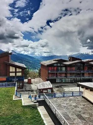 Vue générale sur la montagne ou vue sur la montagne depuis l'appartement