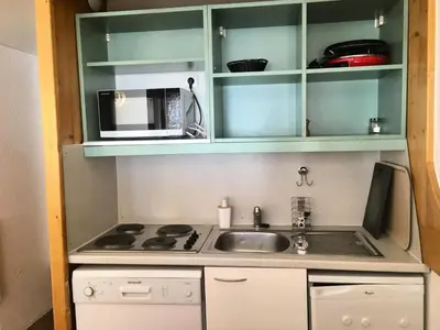 Cuisine ou kitchenette dans l'établissement Résidence Lauzieres - Studio 5 personnes pied des pistes MAE-6434