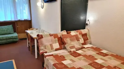 Un ou plusieurs lits dans un hébergement de l'établissement Résidence Belles Challes - Studio 4 personnes pied des pistes MAE-6474