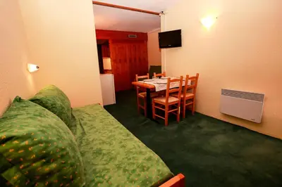 Télévision ou salle de divertissement dans l'établissement Résidence Belles Challes - Studio 4 personnes pied des pistes MAE-6484