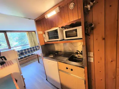 Cuisine ou kitchenette dans l'établissement Résidence Belles Challes - Studio 4 personnes pied des pistes MAE-6514
