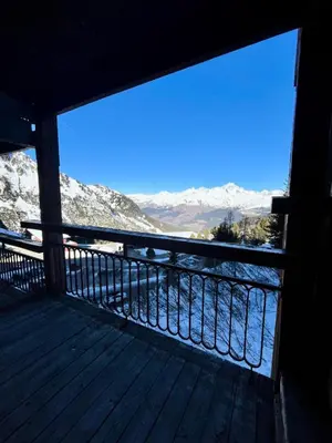Vue générale sur la montagne ou vue sur la montagne depuis l'appartement