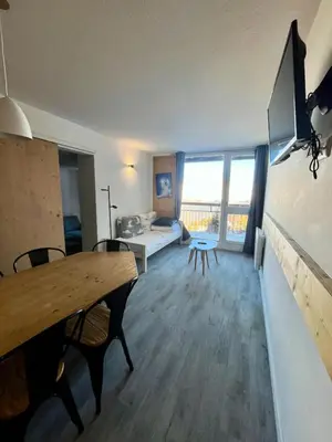 Télévision ou salle de divertissement dans l'établissement Résidence Varet 2 - Appartement rénové 3 pièces 7 personnes MAE-7824