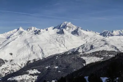 Vue générale sur la montagne ou vue sur la montagne depuis l'appartement