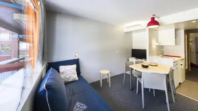 Télévision ou salle de divertissement dans l'établissement Résidence Belles Challes - Studio 4 personnes pîed des pistes MAE-7934