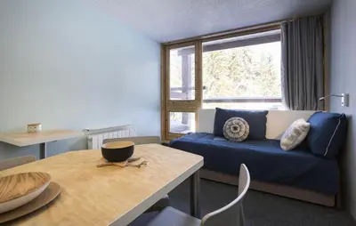 Coin salon dans l'établissement Résidence Belles Challes - Studio 4 personnes pîed des pistes MAE-7934