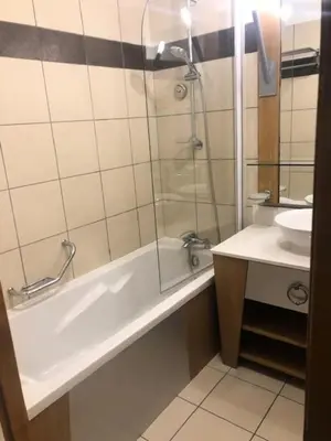 Salle de bains dans l'établissement Résidence Les Souverains Edenarc - Appartement de standing 2 Pièces 4 persones MAE-0924