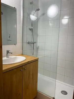 Salle de bains dans l'établissement Résidence Aiguille Grive 3 - Appartement spacieux · Ski aux pieds · Balcon MAE-3954