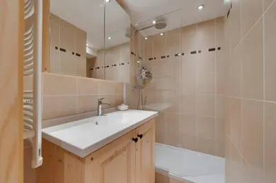 Salle de bains dans l'établissement Appartement dans le centre de Val d'Isère