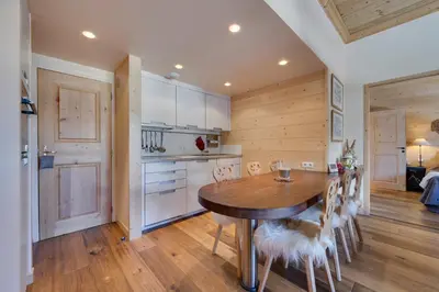 Cuisine ou kitchenette dans l'établissement Appartement dans le centre de Val d'Isère