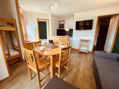 Télévision ou salle de divertissement dans l'établissement Vallandry: Apt 2 pièces 34m², 4 pers, proche pistes et centre, casier à skis - FR-1-757-118