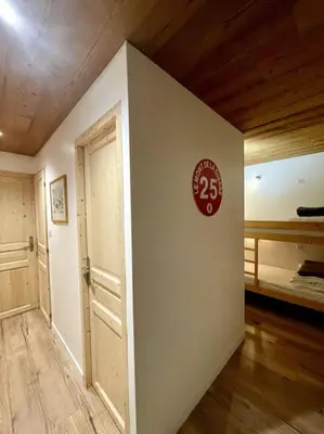 Un ou plusieurs lits dans un hébergement de l'établissement Studio 4 p avec terrasse proche remontée mécanique