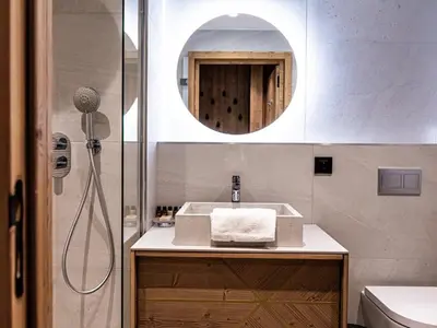 Salle de bains dans l'établissement Appartement neuf avec terrasse, SPA et parking inclus - 6 pers - FR-1-352-103