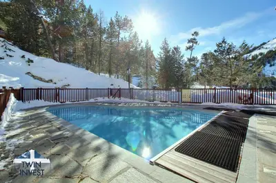 Piscine de l'établissement ARC 1950, Appartement 2 chambres, 8 personnes ou située à proximité