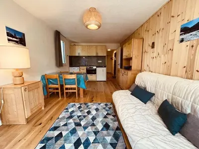 Cuisine ou kitchenette dans l'établissement Appartement 3 pièces pour 6 personnes à Plan Peisey, accès direct pistes - FR-1-757-121