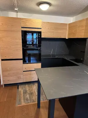 Cuisine ou kitchenette dans l'établissement Jardins de Val Le charme à la Montagne