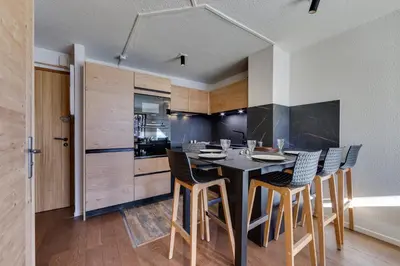 Cuisine ou kitchenette dans l'établissement Jardins de Val Le charme à la Montagne