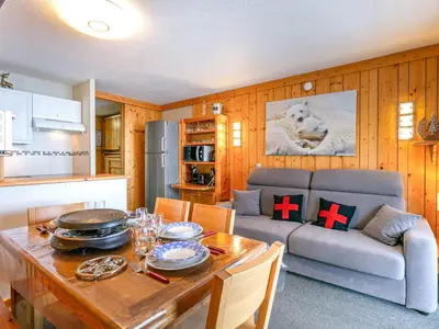 Cuisine ou kitchenette dans l'établissement Appartement coquet avec balcon, wifi, 2 pièces, Val-d'Isère - FR-1-694-367