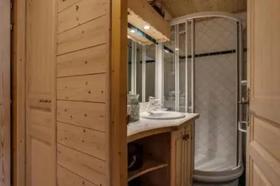 Salle de bains dans l'établissement Chalet Ancolie 2e Appartement cosy dans un chalet