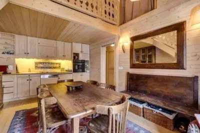 Cuisine ou kitchenette dans l'établissement Chalet Ancolie 2e Appartement cosy dans un chalet