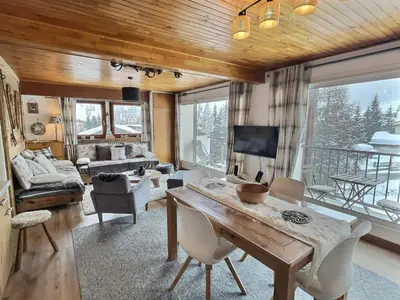 Télévision ou salle de divertissement dans l'établissement Charmant 2 pièces rénové avec Wifi à Val d'Isère pour 4 personnes - FR-1-411-939