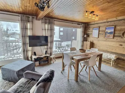 Coin salon dans l'établissement Charmant 2 pièces rénové avec Wifi à Val d'Isère pour 4 personnes - FR-1-411-939