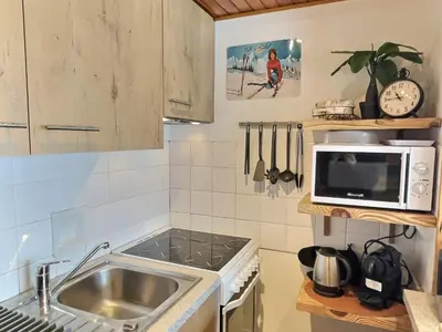 Cuisine ou kitchenette dans l'établissement Charmant 2 pièces rénové avec Wifi à Val d'Isère pour 4 personnes - FR-1-411-939