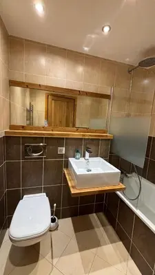 Salle de bains dans l'établissement LES MOUTIERES 3 étoiles - 46m2, SKIS AUX PIEDS, 6 pers TIGNES