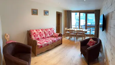 Coin salon dans l'établissement LES MOUTIERES 3 étoiles - 46m2, SKIS AUX PIEDS, 6 pers TIGNES