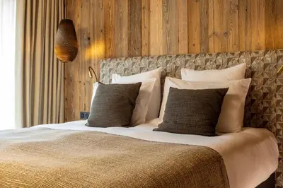 Un ou plusieurs lits dans un hébergement de l'établissement Chalet privé de Luxe IGLOO avec Piscine Sauna et Cheminée, 4 chambres, 220m2 by HOTEL MONTBLANC