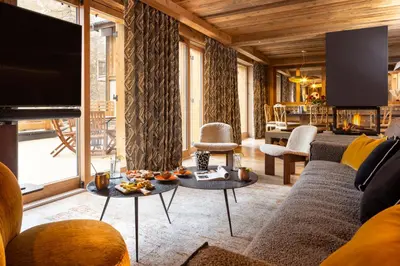 Télévision ou salle de divertissement dans l'établissement Chalet privé de Luxe IGLOO avec Piscine Sauna et Cheminée, 4 chambres, 220m2 by HOTEL MONTBLANC