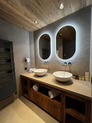 Salle de bains dans l'établissement Chalet privé de Luxe IGLOO avec Piscine Sauna et Cheminée, 4 chambres, 220m2 by HOTEL MONTBLANC