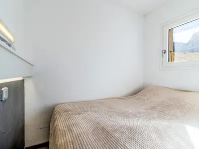 Un ou plusieurs lits dans un hébergement de l'établissement Studio Les Tommeuses - Val Claret-38 by Interhome