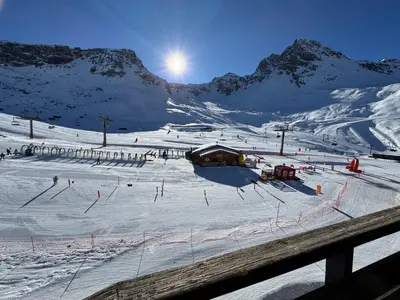 L'établissement Appartement neuf et cosy les Tommeuses vue splendide, sur piste, Tignes Val Claret en hiver