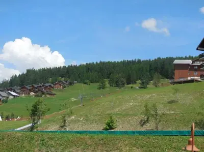 Plan de l'établissement Paradiski proche pistes et commerces vallandry