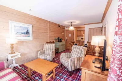 Coin salon dans l'établissement Arc 1950 - 2 bed ski-in ski-out with stunning views